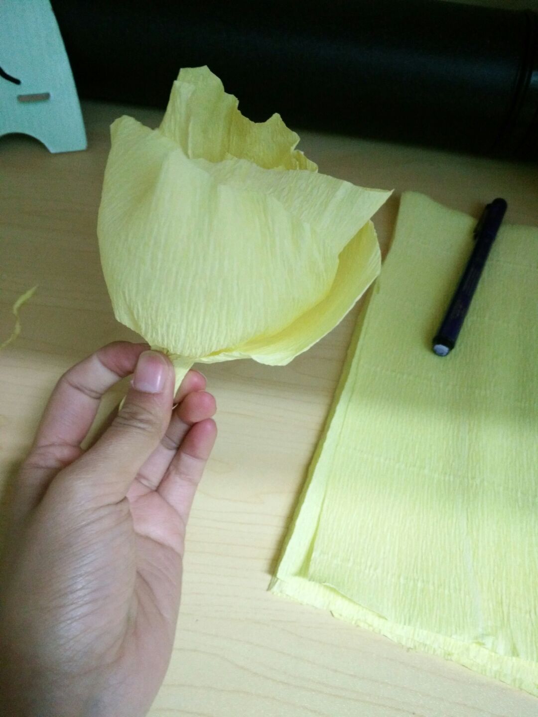 皱纹纸做花朵手工，折折叠叠超漂亮