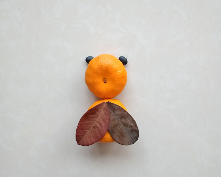 儿童创意手工手工贴画大全 用橘子和树叶制作蜜蜂做法