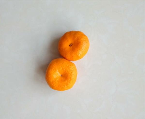 儿童创意美术水果贴画制作大全 用橘子和树叶制作燕子做法
