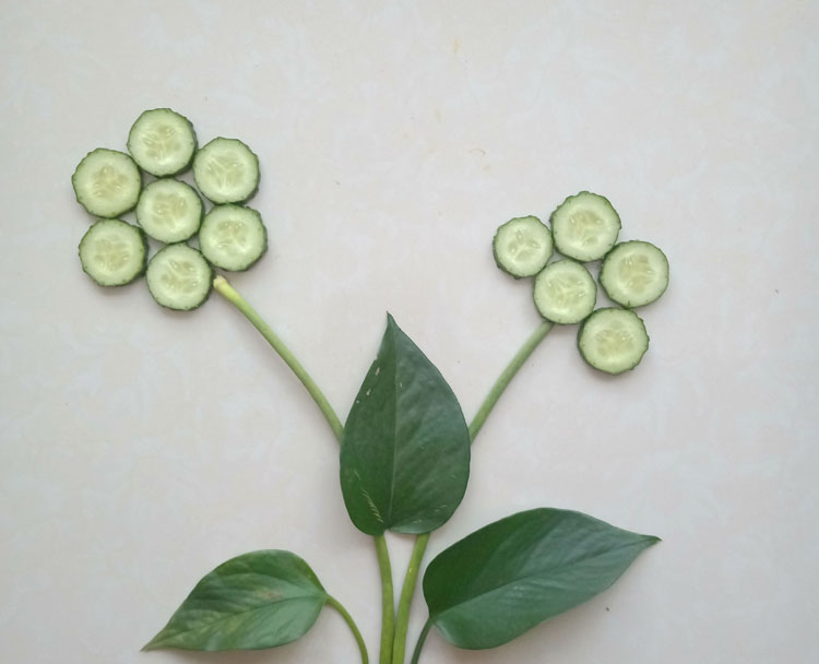 幼儿园手工拼贴画 教你用蔬菜制作小花