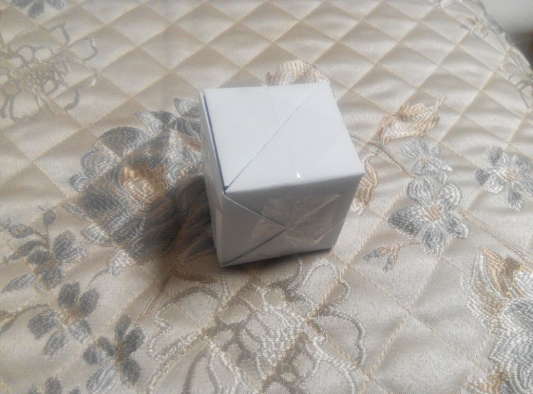 如何包装简单又漂亮的礼物盒？四方形礼物包装教程_凤凰网视频_凤凰网