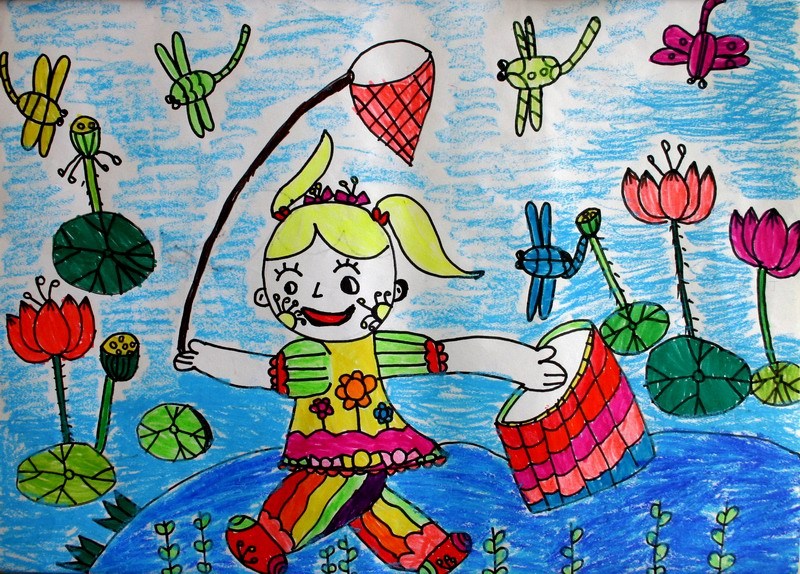 儿童画夏天：在荷塘扑蜻蜓