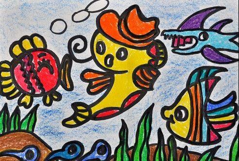 海底世界儿童画图片：戴帽子的小鱼儿