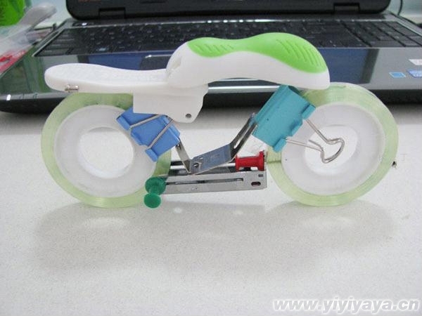 儿童手工制作：办公用品制作摩托车