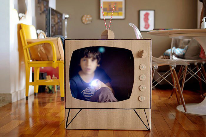 废纸箱DIY制作电视机