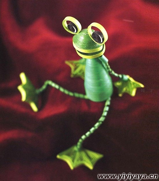 衍纸制作生动形象的小青蛙