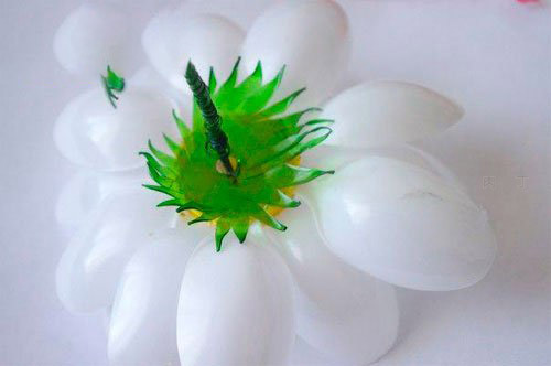 塑料勺子制作漂亮装饰花