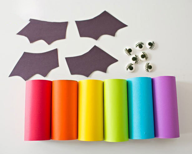 教孩子制作可爱的万圣节彩虹色蝙蝠