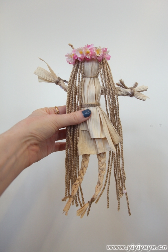 艺术创想手工制作：玉米皮废物利用手工制作娃娃