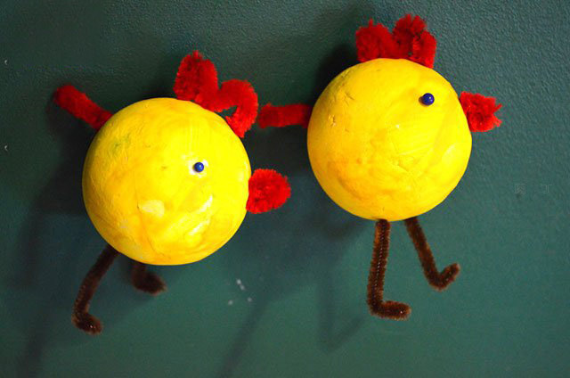 幼儿园泡沫球小鸡手工制作