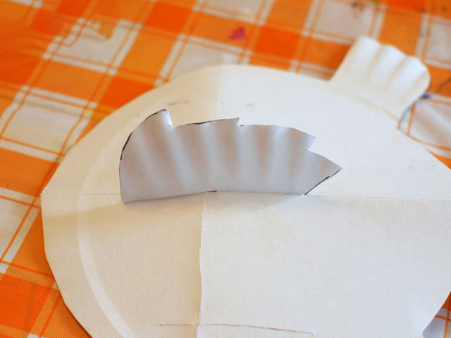 纸盘制作七彩立体小鱼