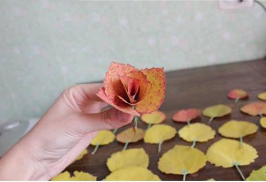 秋天环保手工 利用用树叶制作玫瑰