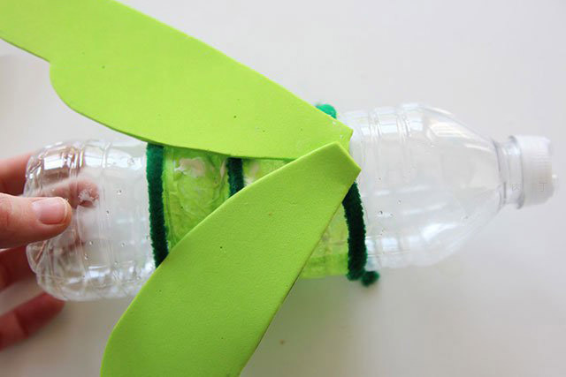 塑料瓶变玩具制作萤火虫灯笼