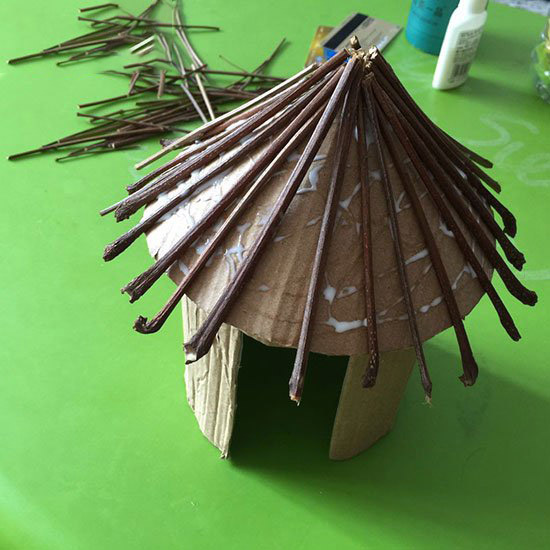 亲子手工 废纸板树枝制作小房子