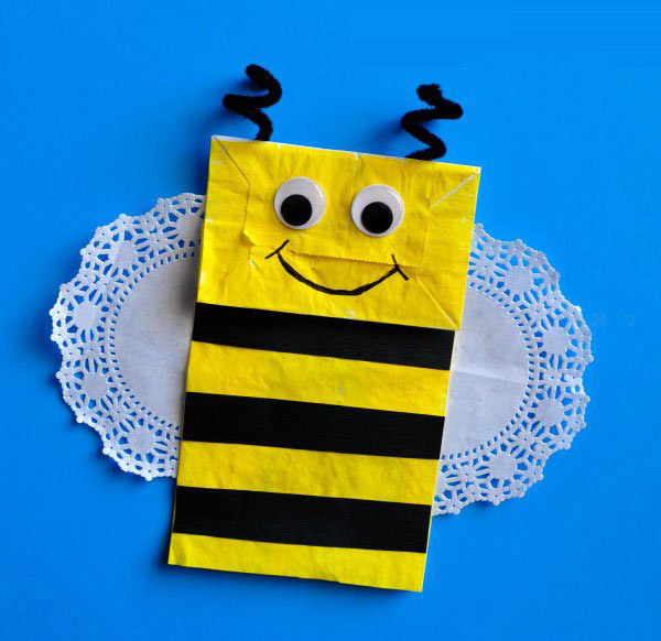 纸袋DIY制作春天的蜜蜂手偶