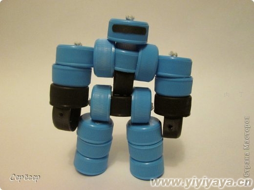儿童手工制作：塑料瓶盖制作机械战警玩具